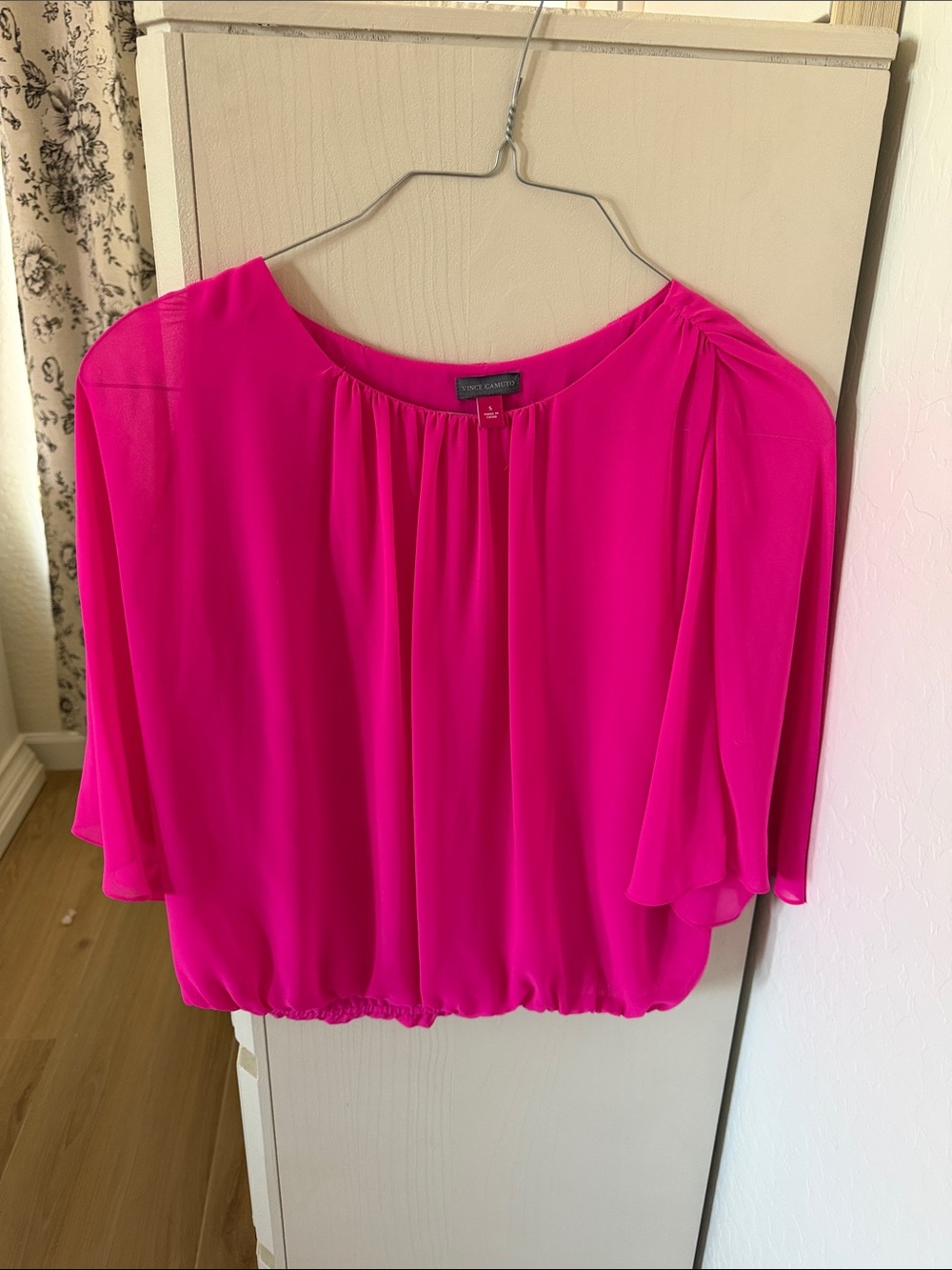 Vince Camuto Fuchsia Flutter Sleeve Blouson Top